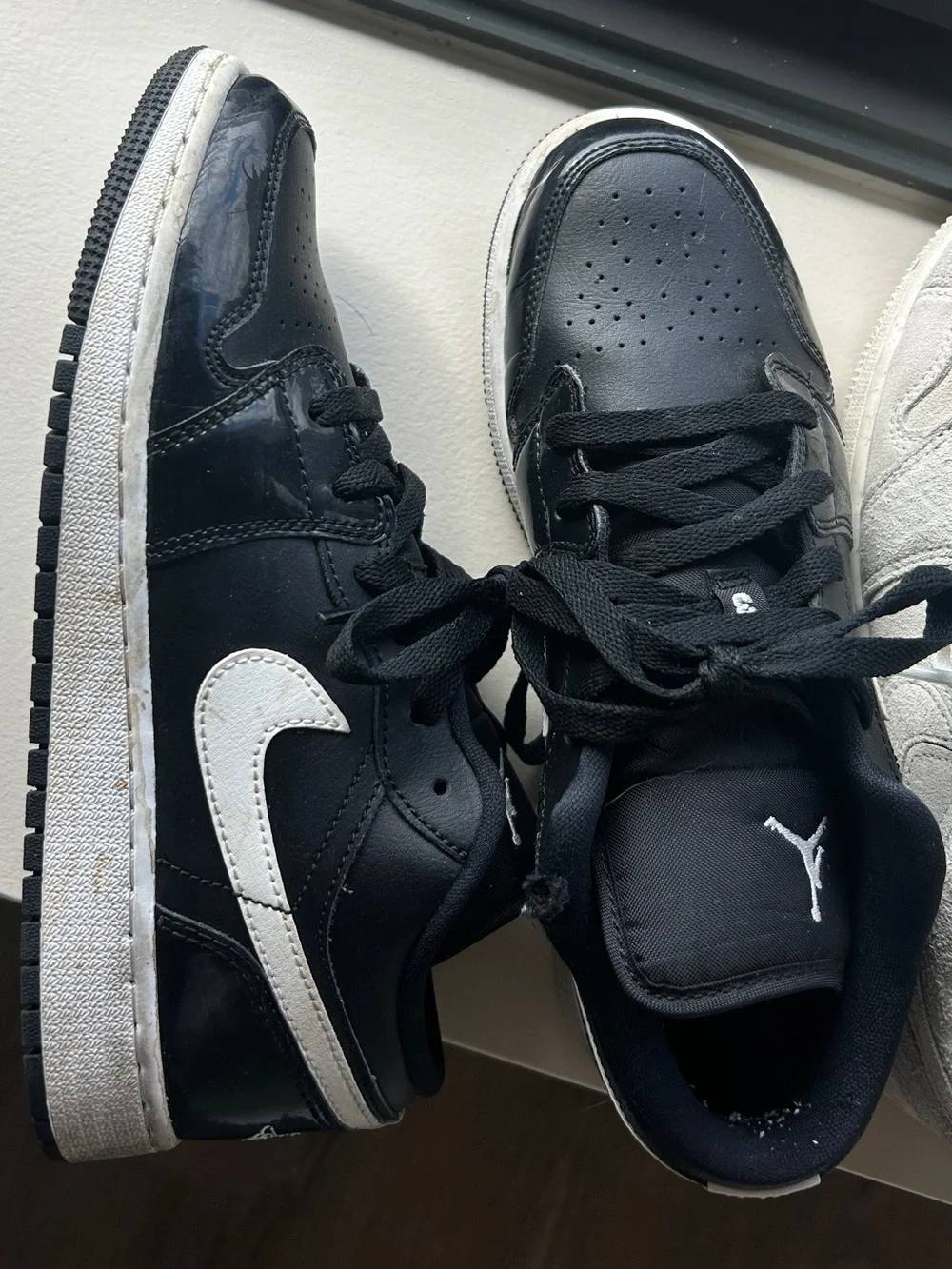 Nike Air Jordan 1 Low — Black / White